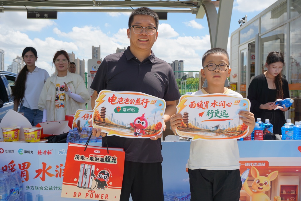 饿了吃碗面渴了喝杯水——常州面向户外工作者开展公益活动(图1)
